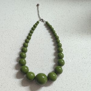 Vintage Bakelite Elegant Green Beaded Necklace